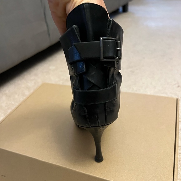 Manolo Blahnik stiletto booties - Picture 2 of 9